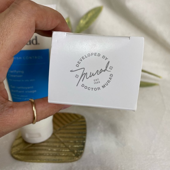 Murad Clarifying Cleanser -FOR NORMAL TO OILY SKIN.
6.75 fl oz - Picture 3 of 5